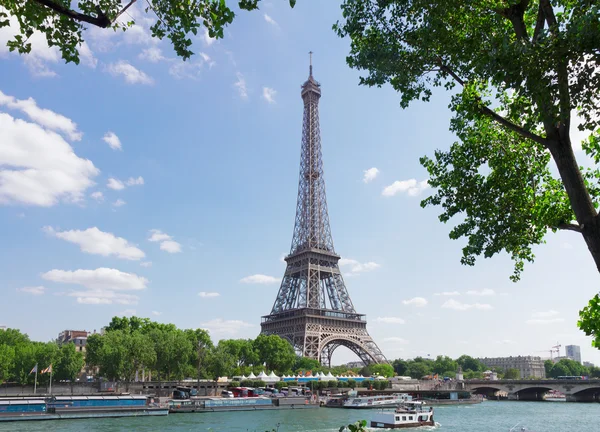 Seine Nehri üzerinde Eyfel turu — Stok fotoğraf