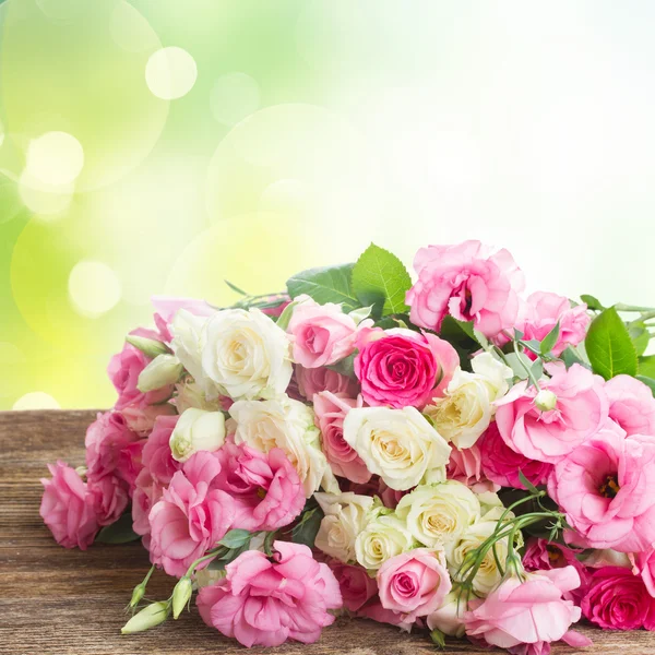 Bouquet of fresh roses — Stock Photo, Image