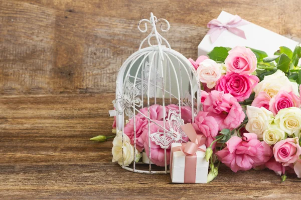 Pink and white flowers — Stock Photo, Image