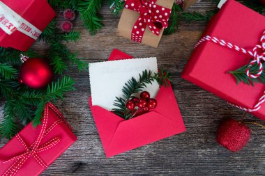 Noel hediyesi vermek ve sıfır atık konsepti - noel hediyesi olarak mektupta boşluk kopyalamak