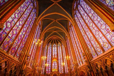 Saint Chapelle 'in lekeli camları, 13. yüzyılın eski ortaçağ kilisesi, Paris Fransa