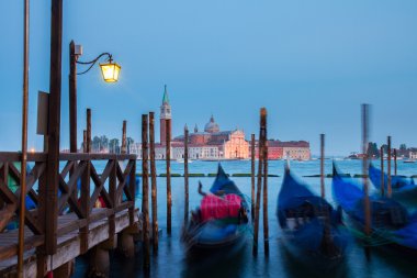 Grand Canal geceleri, Venedik yüzen gondol
