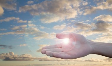 İsa 'nın kollarını vermesi, İsa' nın çarmıhta ölüp dirilişinin el işaretleri.,