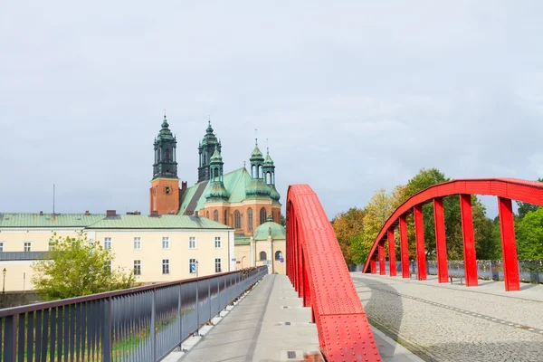 Ponte e catedral gótica igreja, Poznan, Polônia — Fotografia de Stock