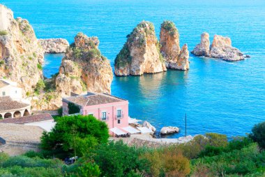 Scopello kayalıklarının güzel doğası, Sicilya Adası, İtalya