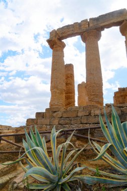 Antik Yunan harabeleri olan Agrigento Vadisi, Sicilya Adası, İtalya
