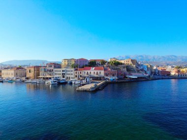 Bay of Chania deniz ve deniz feneri güneşli yaz günbatımı, Crete, Yunanistan,