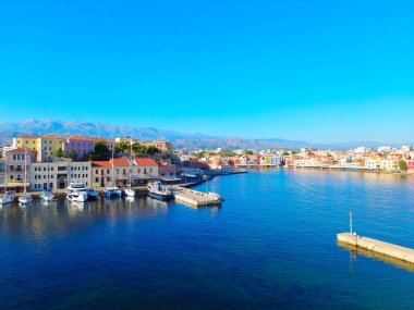 Bay of Chania deniz ve deniz feneri güneşli yaz günbatımı, Crete, Yunanistan,