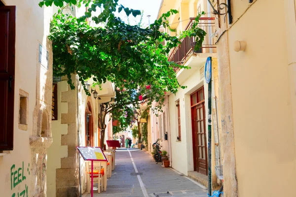 Rethymno 'nun rahat caddesi Girit, Yunanistan, retro tonlu