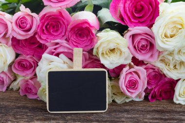 Pembe ve beyaz güller