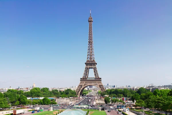 Eiffeltoren en stadsgezicht van Parijs — Stockfoto