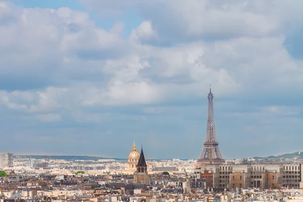 Skyline van Parijs met eiffeltoren — Stockfoto