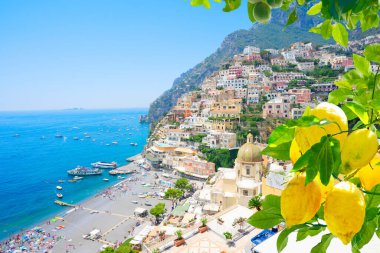 Positano kasaba ve plaj - ünlü eski İtalyanca resort adlı yaz, İtalya