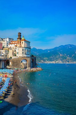 İtalya, Thyrenian deniz suyuyla yaz Atrani Sahili