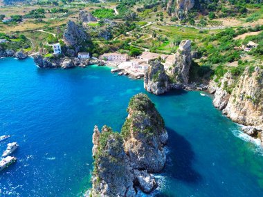 Scopello kayalıklarının güzel doğası, Sicilya Adası, İtalya