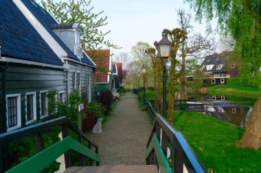 Hollanda 'nın Zaanse Schans kasabasının kırsal kırsal kırsal kesimi.