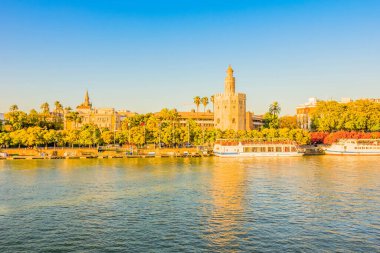 Cityscape Seville guadalquivir Nehri, İspanya ile
