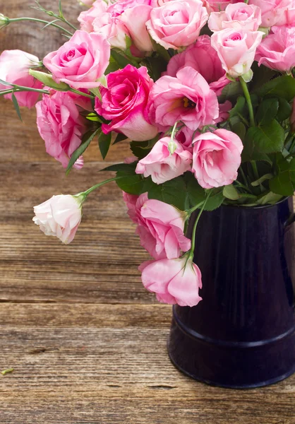 Rosa e rosas brancas — Fotografia de Stock