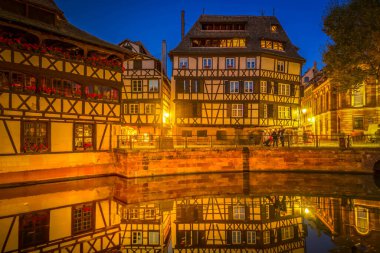Petit Fransa Ortaçağ bölge Strasbourg gece, Alsace Fransa Caddesi
