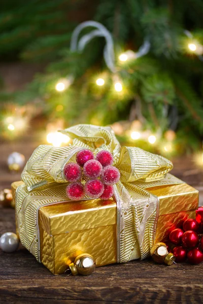 Decoraciones de Navidad con caja de regalo — Foto de Stock