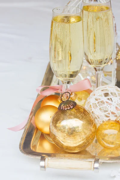Due bicchieri di champagne natalizio — Foto Stock