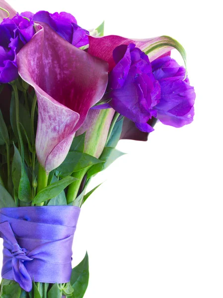 Calla-Lilie und Eustoma-Blumen — Stockfoto