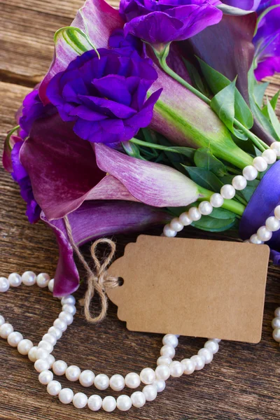 Calla lilly és eustoma virágok — Stock Fotó