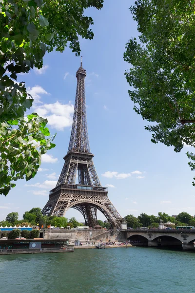 Tour Eiffel sur la Seine — Photo