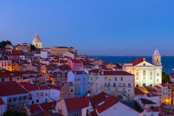 Вид Alfama, Lisbon, Portugal — стоковое фото