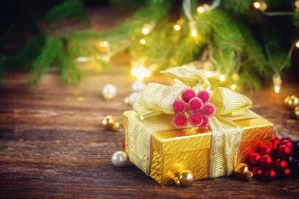 Decoraciones de Navidad con caja de regalo — Foto de Stock