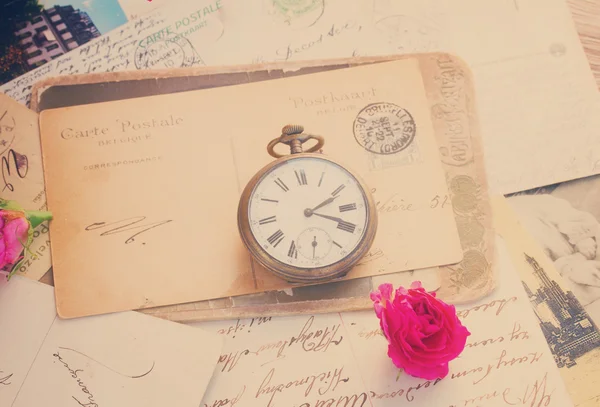 Vieille lettre avec vieille horloge — Photo