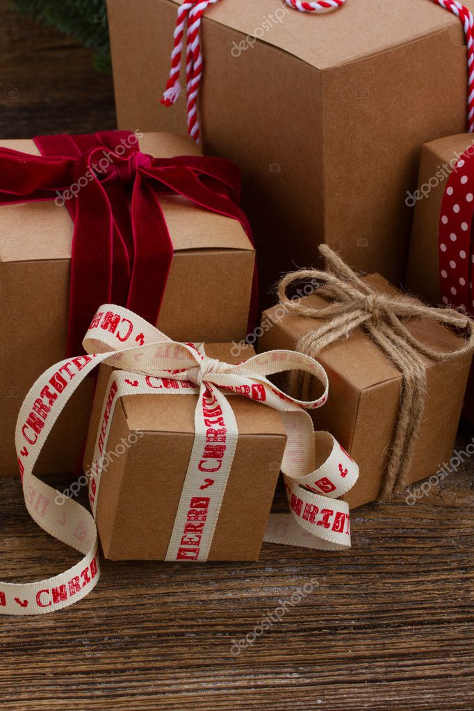 Scatole regalo fatte a mano — foto stock © neirfys #90773998 Scatole di carta fatte a mano