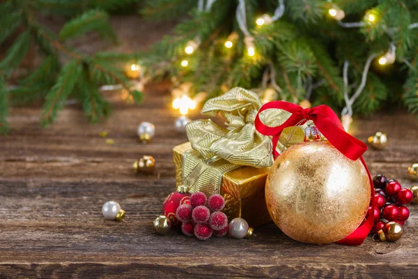 Kerstversiering met doos van de gift — Stockfoto