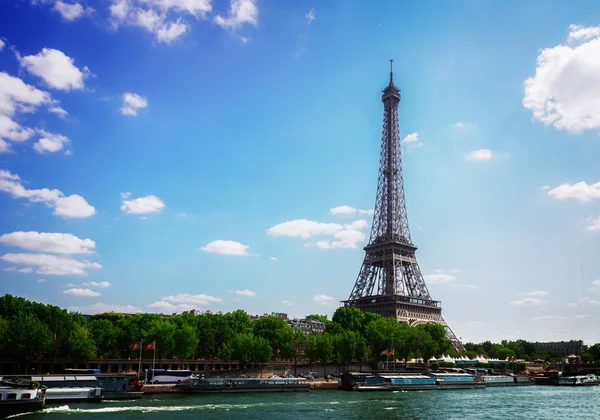 Tour Eiffel sur la Seine — Photo