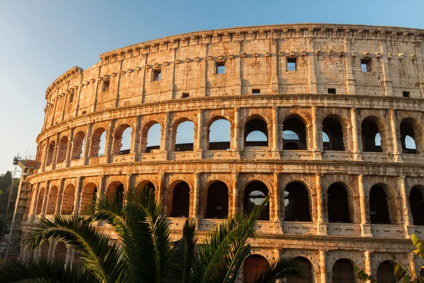 Colosseum napnyugtakor Rómában, Olaszországban — Stock Fotó