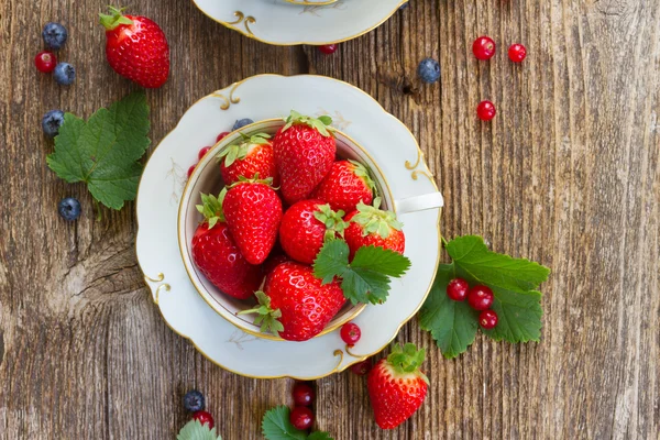 Fresh strawberry in cup — Stock Photo, Image