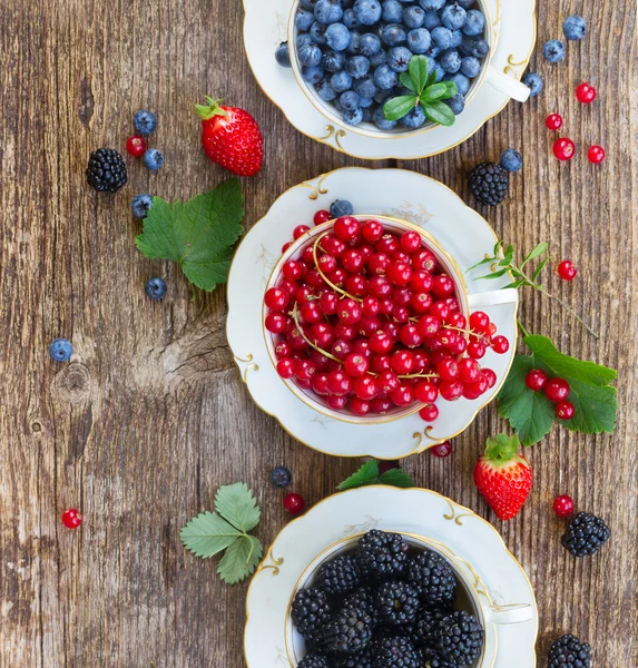 Fresh raspberry, red currunt and blueberry — Stock Photo, Image