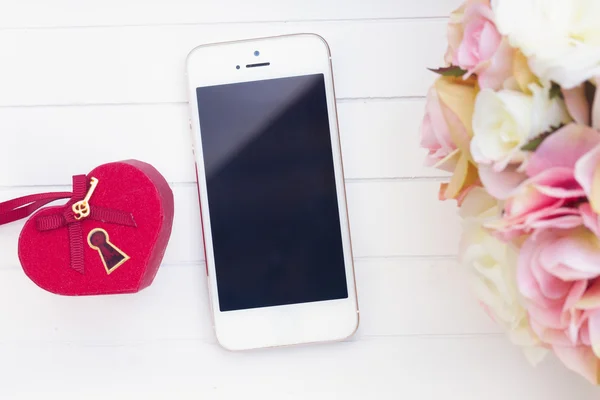 Stylade skrivbord med modern telefon — Stockfoto