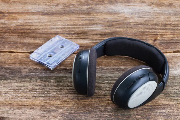 Headphones on wood — Stock Photo, Image