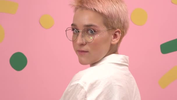 Portrait Young Woman Short Dyed Blond Hair Glasses Stars Eye — Stock Video