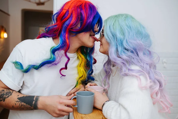 Bizzare Looking Couple Colorful Wigs Sunglasses Man Licks Girl Nose — Zdjęcie stockowe