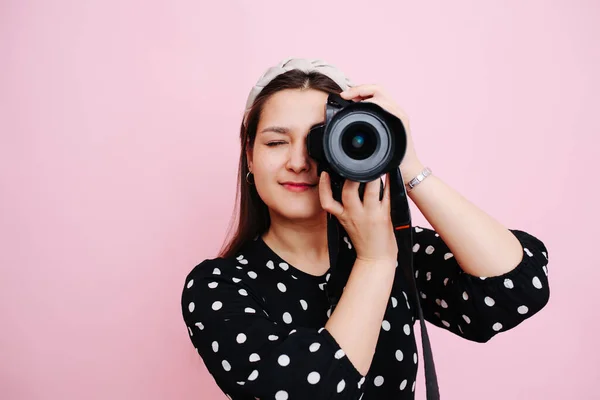 Young Woman Modest Clothes Taking Photo Image Her Digital Camera — Stock Photo, Image