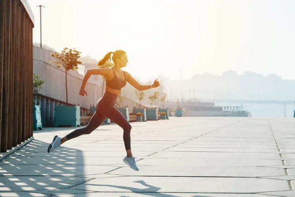 Side View Image Brunette Running Pavement Outdoors Low Angle Grey — Stock Photo, Image