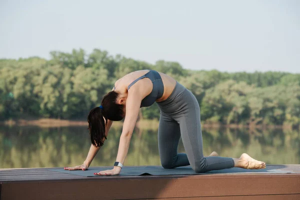 Wsoman Doing Yoga Outdoors Beautiful Spot Side River Trees Reflecting — Stock Photo, Image