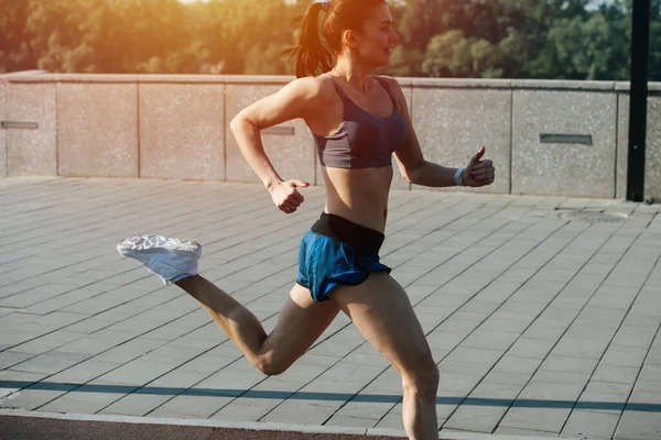 Smiling Athletic Woman Running Fast Outdoors Next Pavement Sidewalk Sunny — Stock Photo, Image