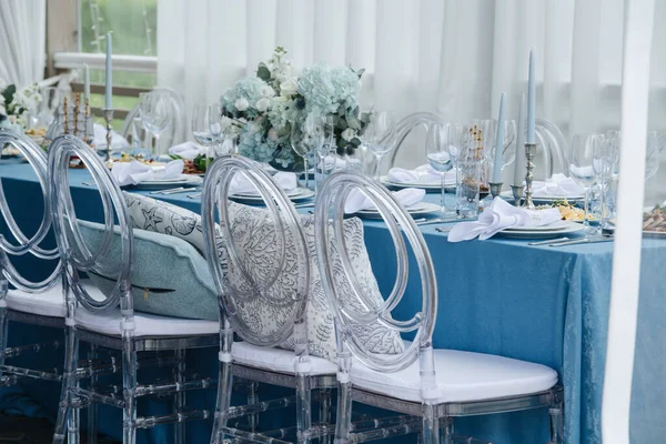 Schöne Tischdekoration Langer Tisch Für Eine Veranstaltung Auf Der Terrasse — Stockfoto