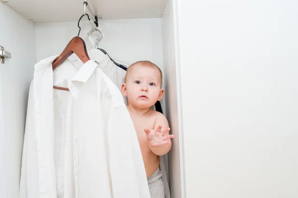 Little child trying on clothes — Stock Photo, Image