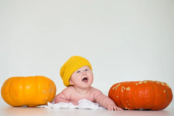 Cheerful baby and two pumpkins — Stock Photo, Image