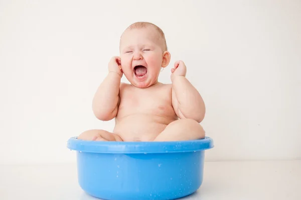 Baby is bathed in a basin — Stock Photo, Image
