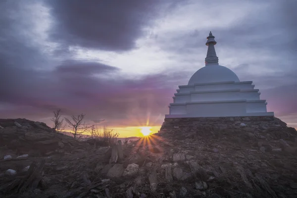 Baykal ın Budist stupa şafak